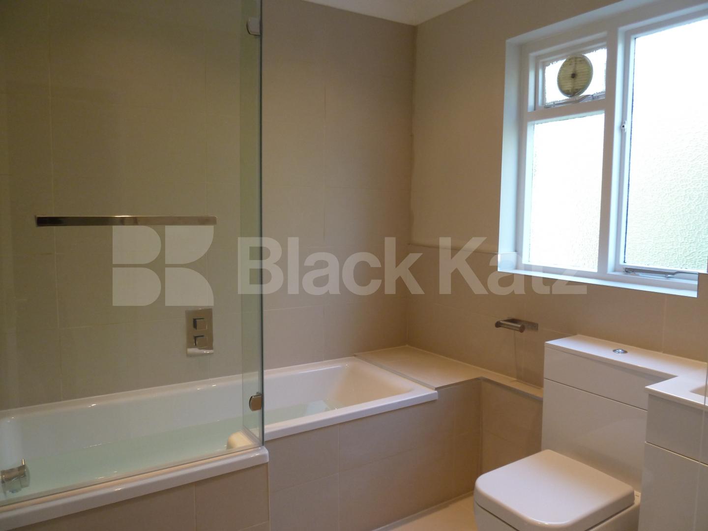 			NEW INSTRUCTION!!, 2 Bedroom, 1 bath, 1 reception Flat			 Petherton Road, HIGHBURY 